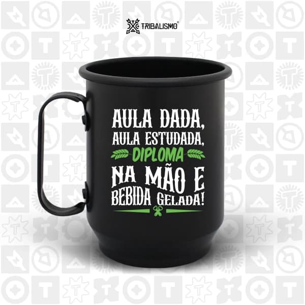 Aula dada, aula estudada, diploma na mão e bebida gelada